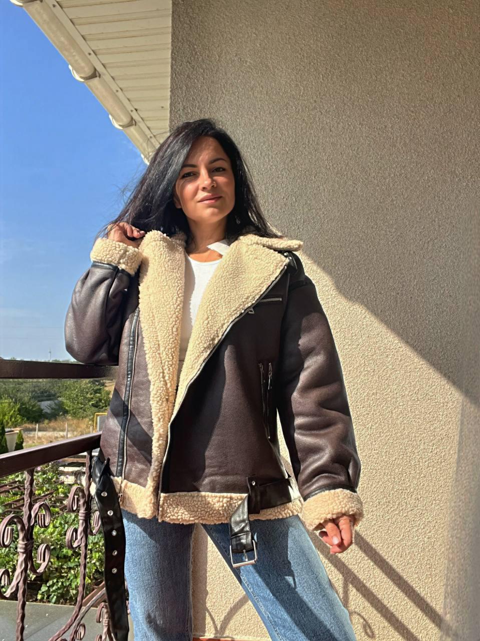 Дублянка жіноча Aftf Basic 264 подовжена оверсайз хутро пілот блискавки з ременем M Коричневий (2728) - фото 3