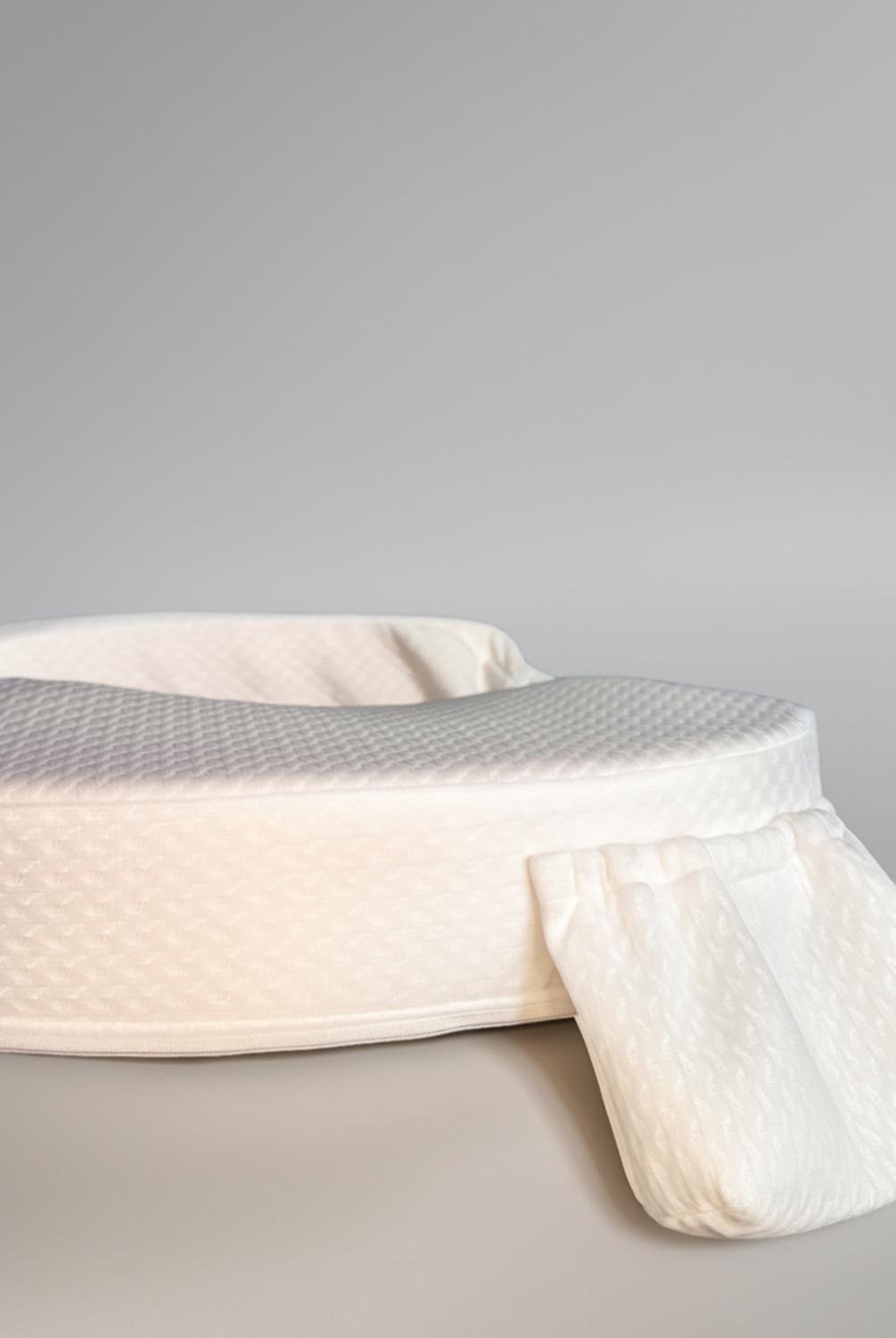 Ортопедическая подушка для кормления ребенка Feeding Pillow 56х37х11 см - фото 3