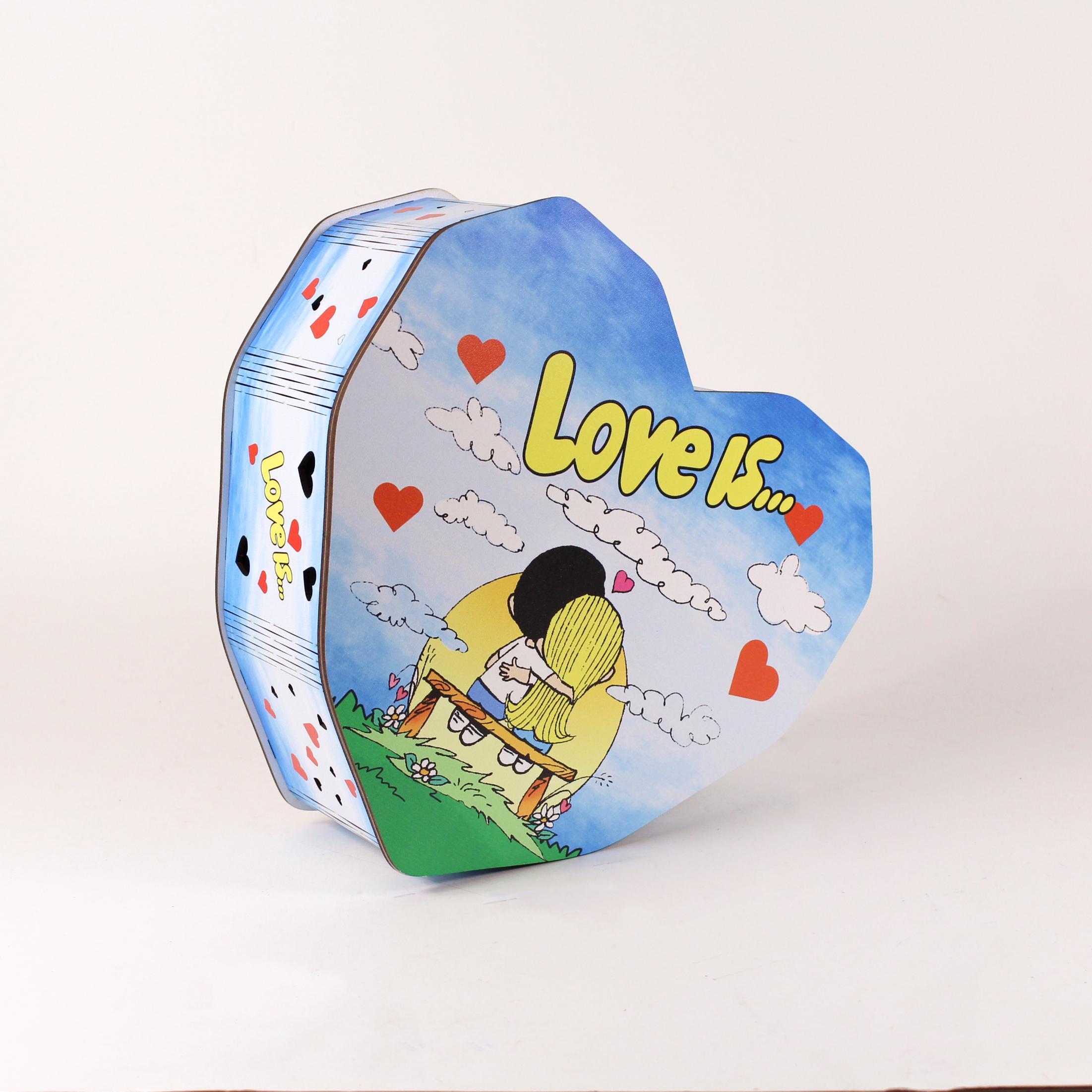 Коробка Серце "Love is ..." (4452)