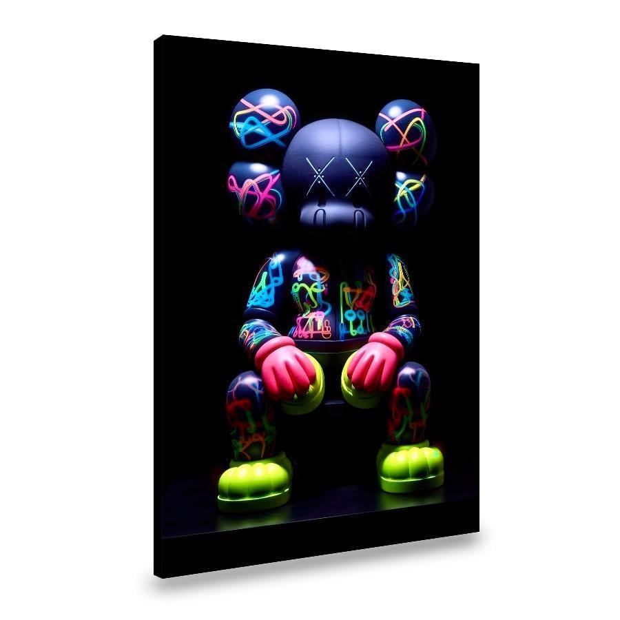 Картина на холсте Игрушка KAWS в ярких надписях 80x54 см (100VP_L)
