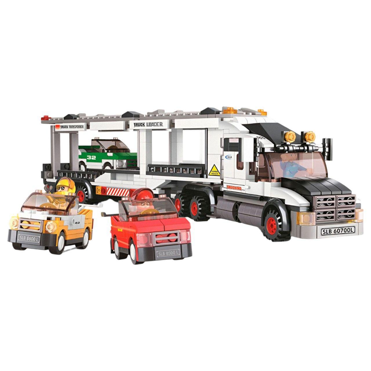 Конструктор Sluban M38-B0339 Трейлер з 3 машинками і фігурками 638 деталей
