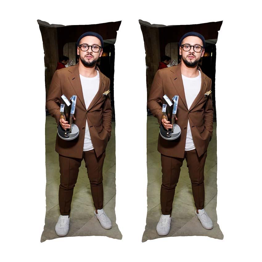 Подушка дакимакура Monatik Singer Award габардин 140х45 см (113644-2)