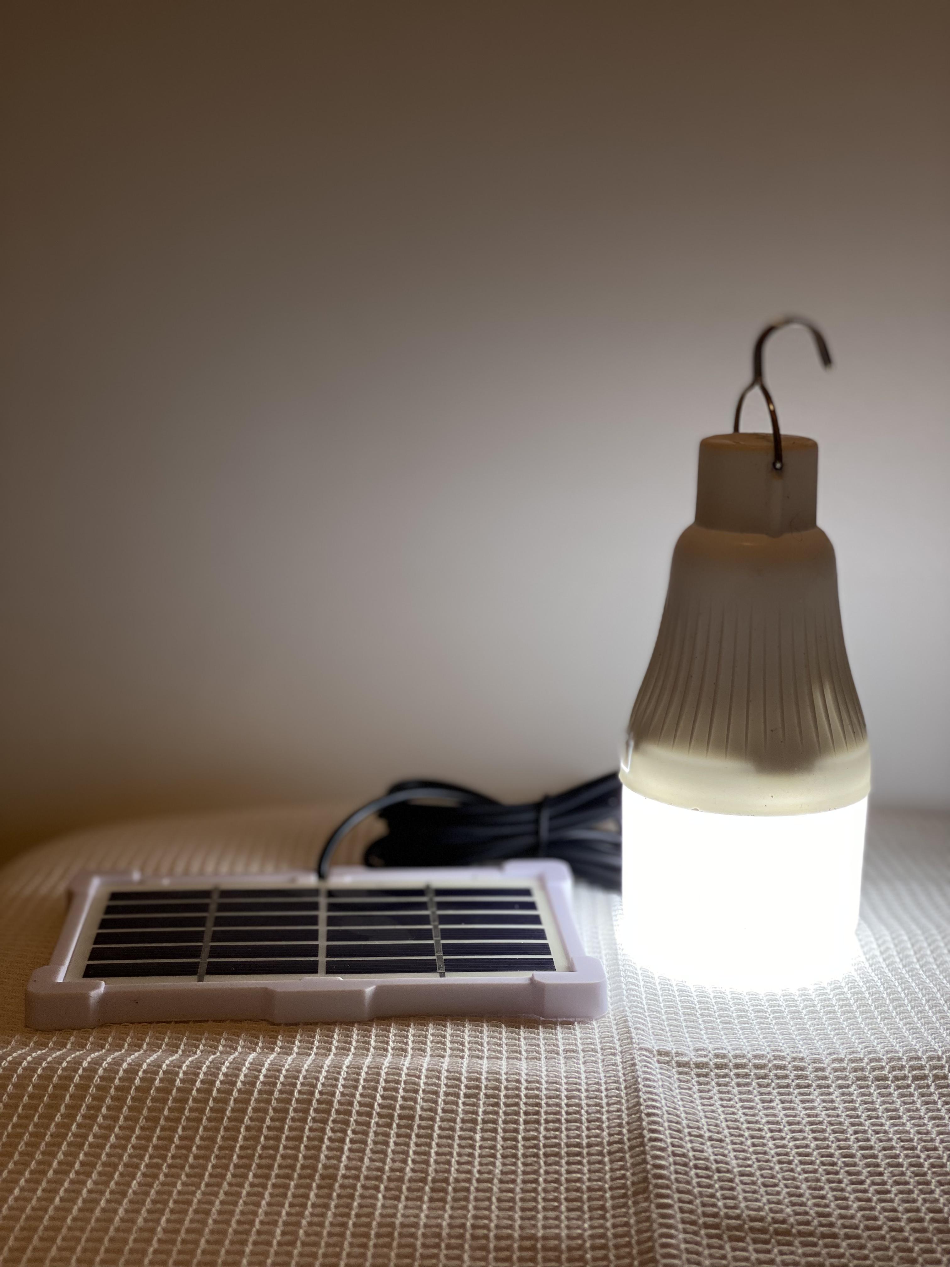 Лампа-світильник на акумуляторі і сонячній зарядці (027)