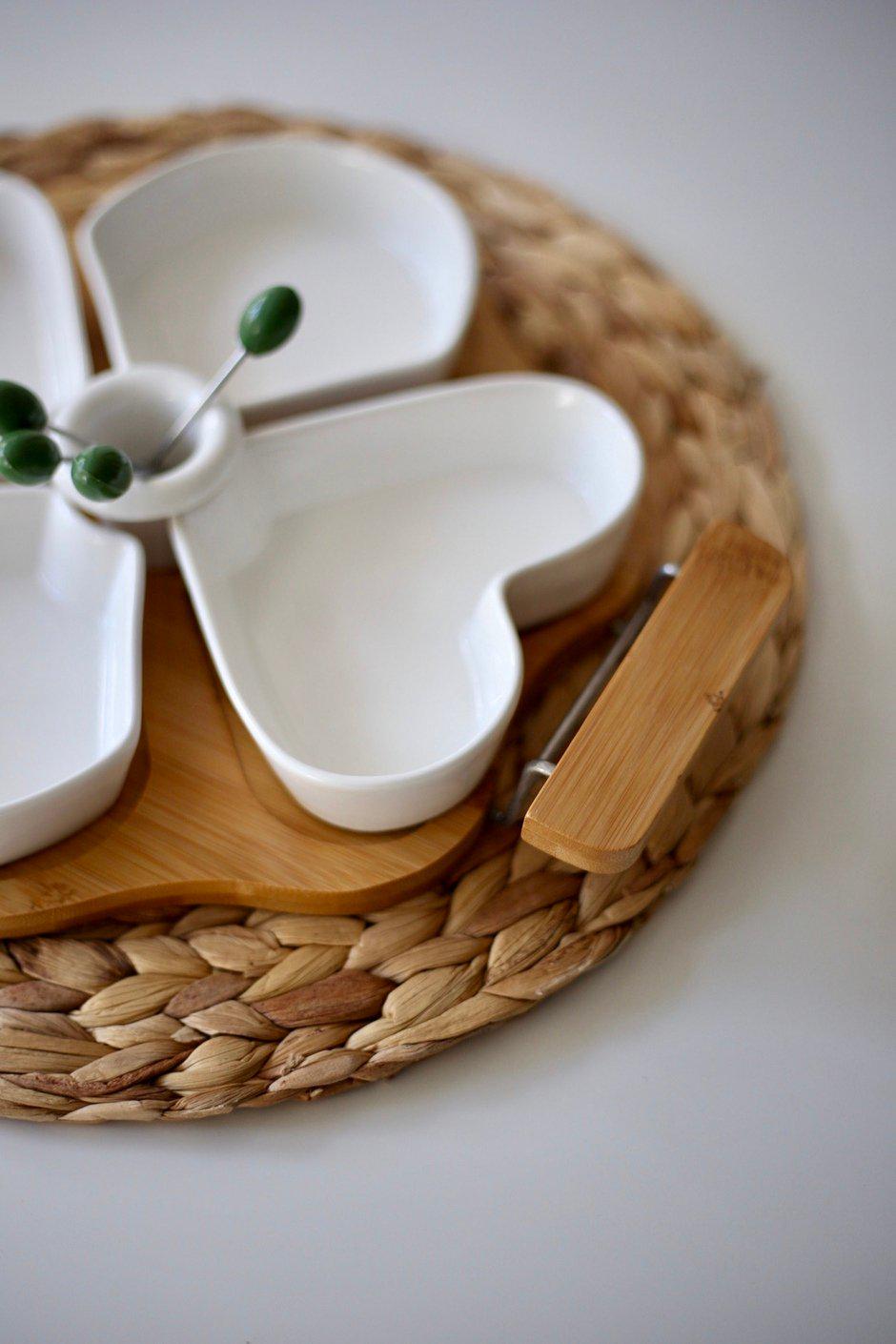 Менажница Серце керамическая на деревянной подставке со шпажками 26 см Белый (00000010201) - фото 5 Менажница Серце керамическая на деревянной подставке со шпажками 26 см Белый (00000010201) - фото 5