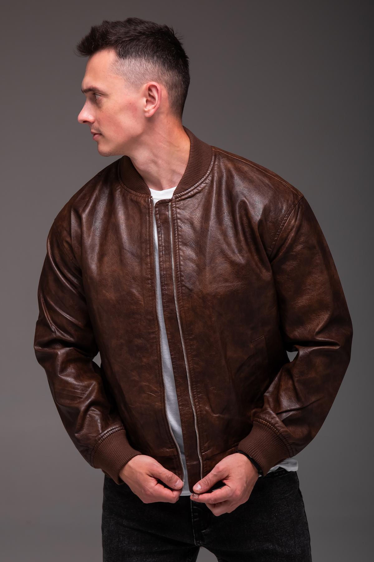 Бомбер мужской из эко кожи весенне-осенний XXL Коричневый (2410/1/4) - фото 3 Бомбер мужской из эко кожи весенне-осенний XXL Коричневый (2410/1/4) - фото 3