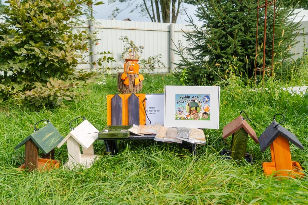 Набор для кормления птиц из деревянной разборной кормушки и корма для птиц овес/крупы/семена льна и подсолнечника/просо - фото 6 Набор для кормления птиц из деревянной разборной кормушки и корма для птиц овес/крупы/семена льна и подсолнечника/просо - фото 6