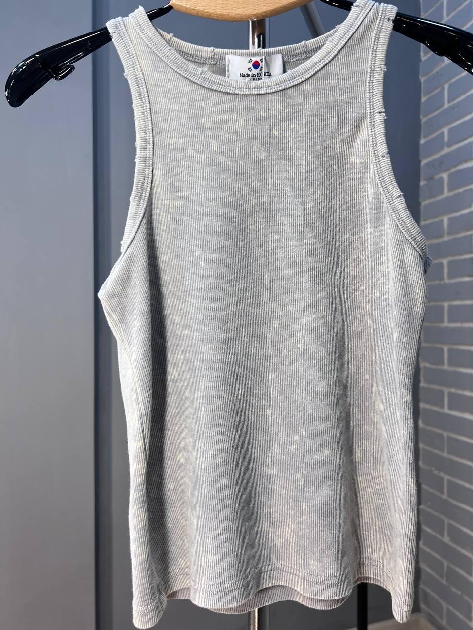 Майка женская YI FANG 501-2733 вареная рубчик порезанные швы OS Светло-серый (2157) - фото 2 Майка женская YI FANG 501-2733 вареная рубчик порезанные швы OS Светло-серый (2157) - фото 2