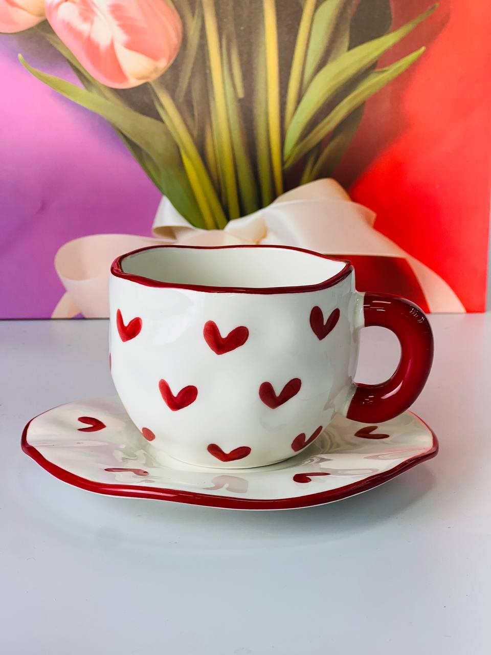 Чашка с блюдцем Красные сердечки 300 мл Белый (8030-407)