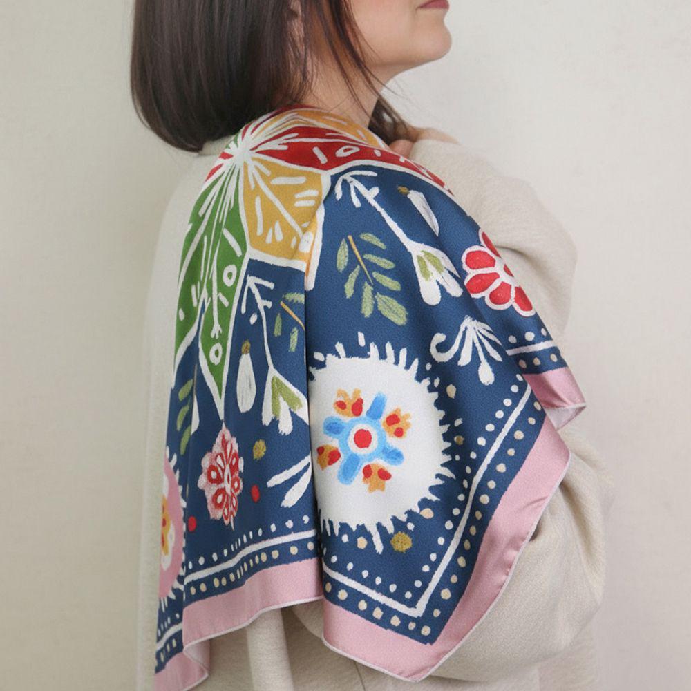 Платок шелковый Presentville Армани с принтом Яркая рождественская звезда 68х68 см (HUST_26NY003)