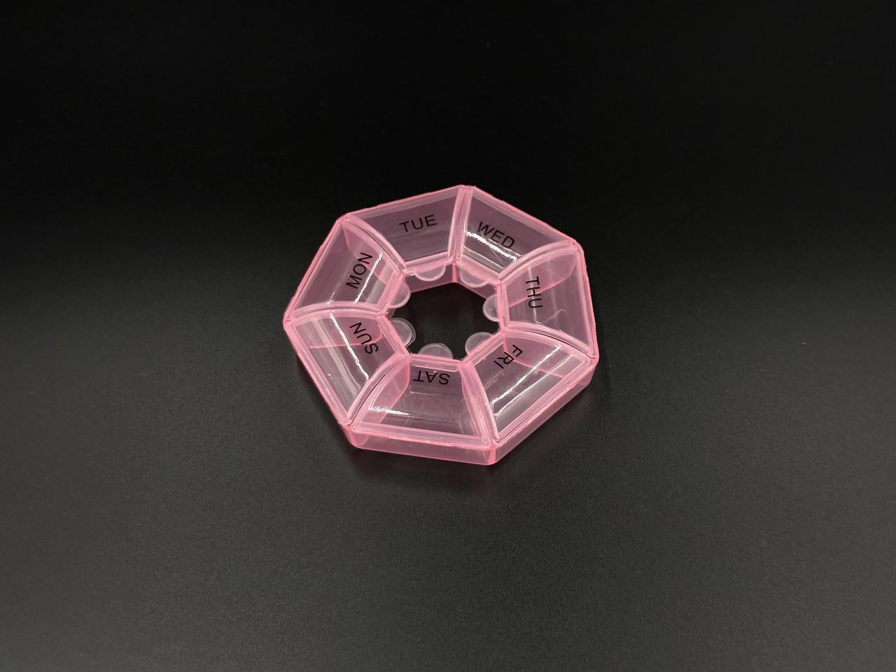 Органайзер пластиковый для таблеток на 7 отделений 8х8х2 см Розовый (BOX-58)