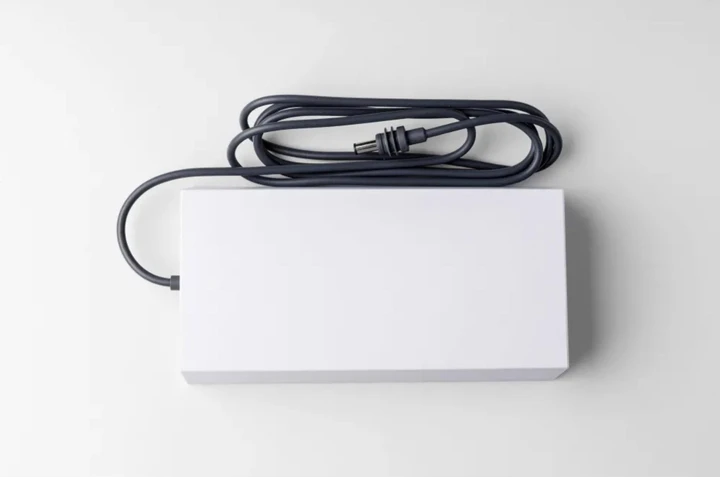 Блок питания к роутеру Starlink V3 с кабелем питания (32436705) Блок питания к роутеру Starlink V3 с кабелем питания (32436705)