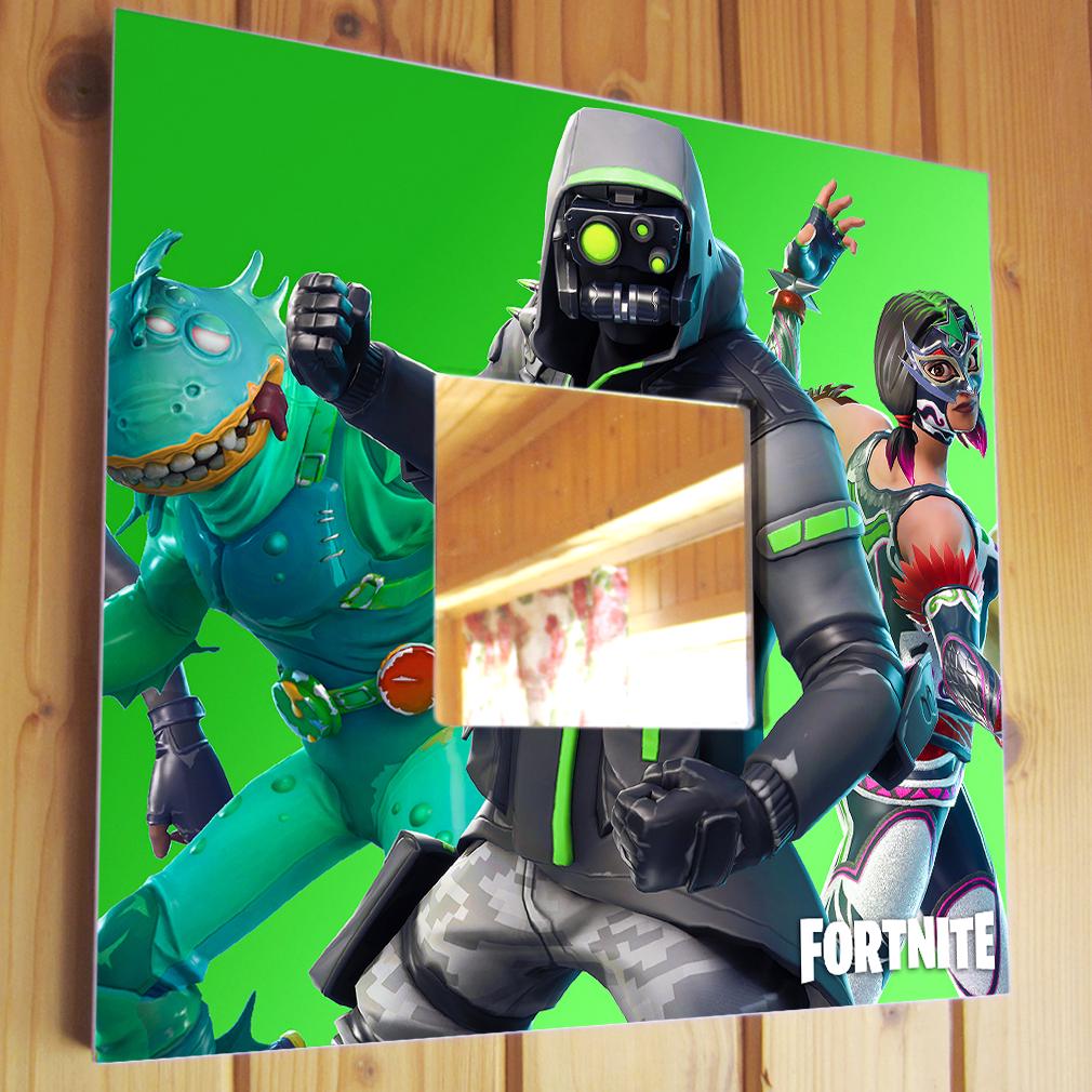Зеркало декоративное Персонажи игры ''Fortnite'' 260х260 мм (M04415)