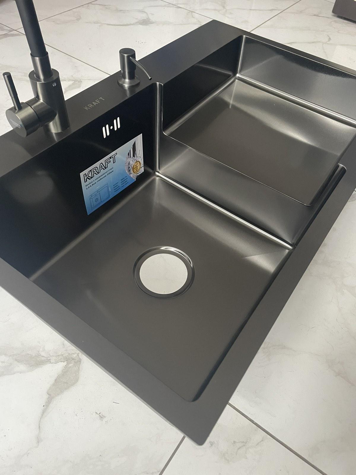 Мийка для кухні Kraft 7848 АL ліва з гнучким краном/сифоном/кошик/дозатор - фото 4