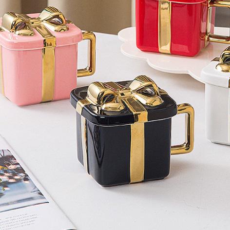 Чашка з кришкою новорічна 14619 400 мл Чорний (4981798) - фото 3 Чашка з кришкою новорічна 14619 400 мл Чорний (4981798) - фото 3