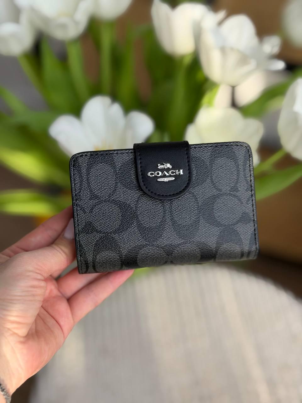 Гаманець Coach medium corner zip wallet натуральна шкіра