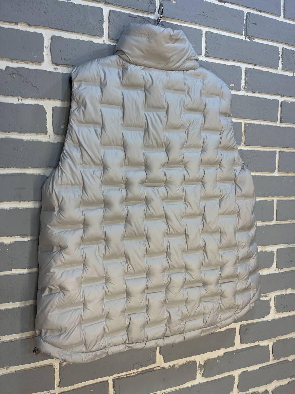 Жилет жіночий A-N 8040 стеганий середньої довжини комір стійка аеропух р. 42 Світло-сірий (1695) - фото 4