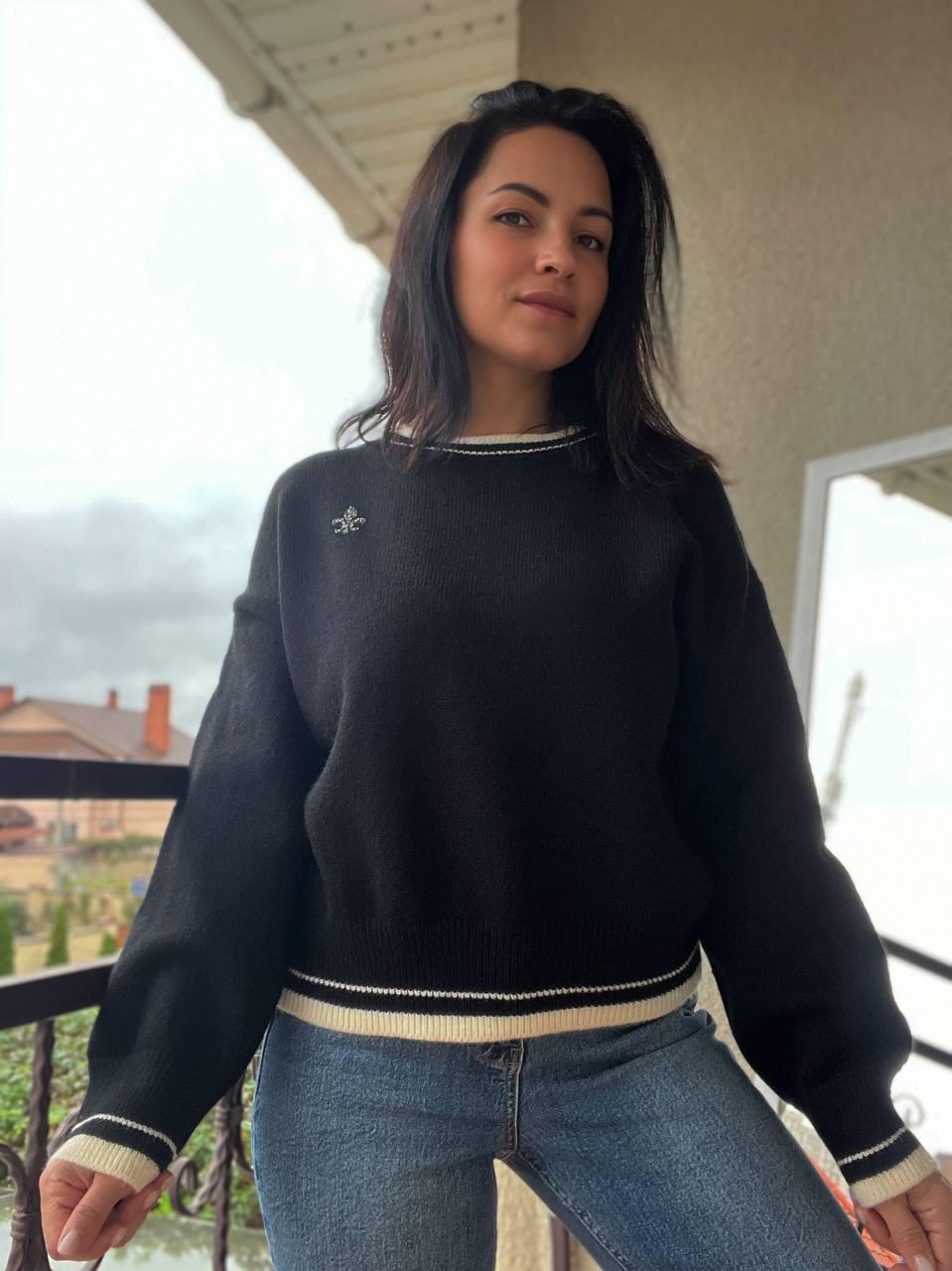 Свитер женский A-N 6101 широкий украшение вензель впереди с камнями OS Черный (2918)