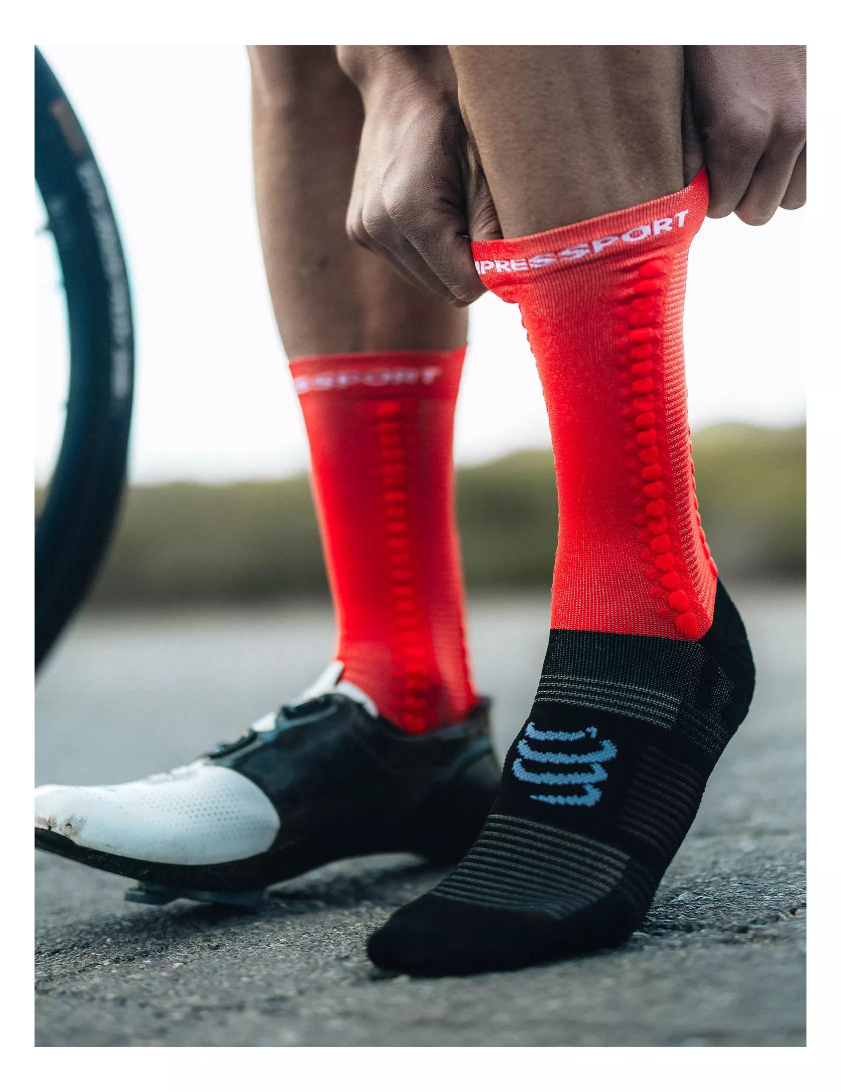 Носки Compressport Pro Racing Socks V4.0 Bike T2 Red/Black (9dfe9195) - фото 4