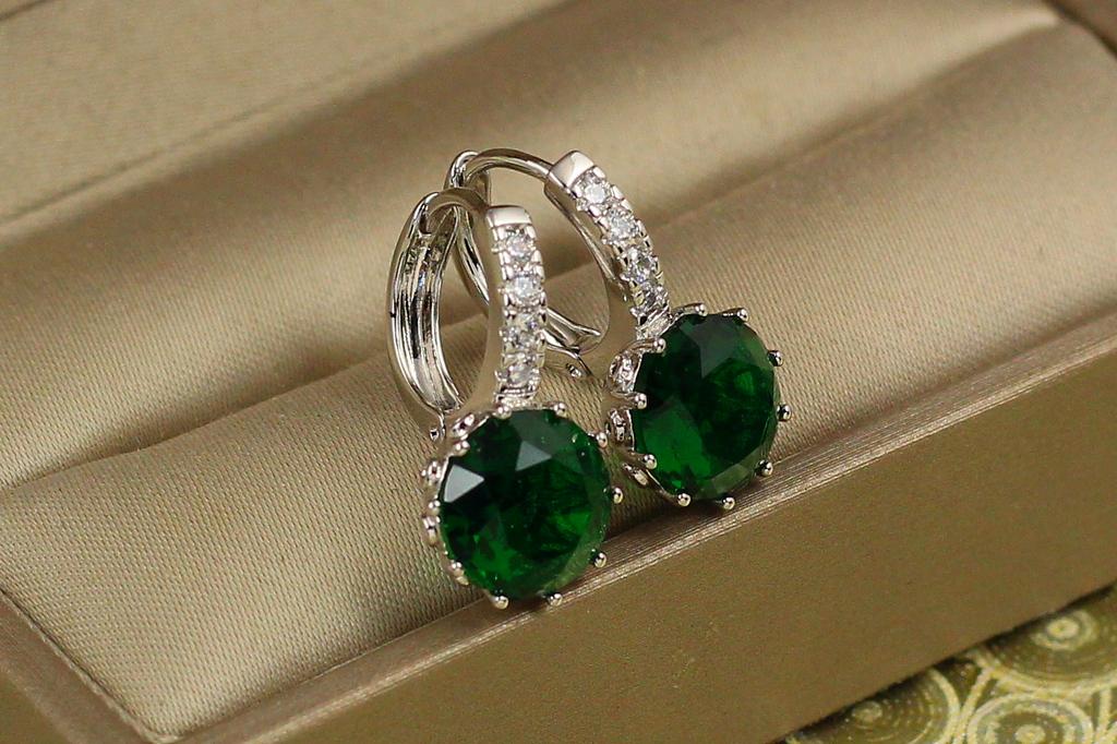 Серьги Xuping Jewelry с большим зеленым камнем и круглой застежкой 2 см Серебристый (26965700)