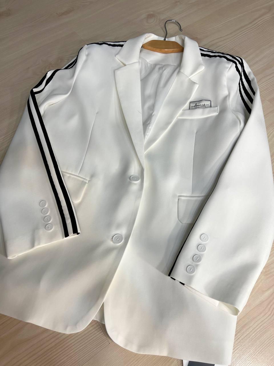 Пиджак женский Qidian 92208 с лампасами на рукавах широкий OS Белый (3790) - фото 9 Пиджак женский Qidian 92208 с лампасами на рукавах широкий OS Белый (3790) - фото 9