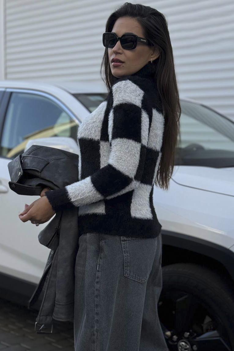 Свитер женский M в клеточку Черно-белый (194421) - фото 2 Свитер женский M в клеточку Черно-белый (194421) - фото 2