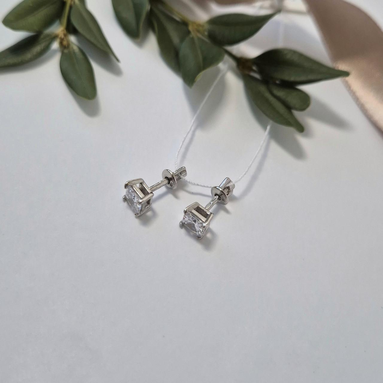 Срібні сережки гвоздики на закрутках квадратний камінь 5 мм 1,61 г (82911б)