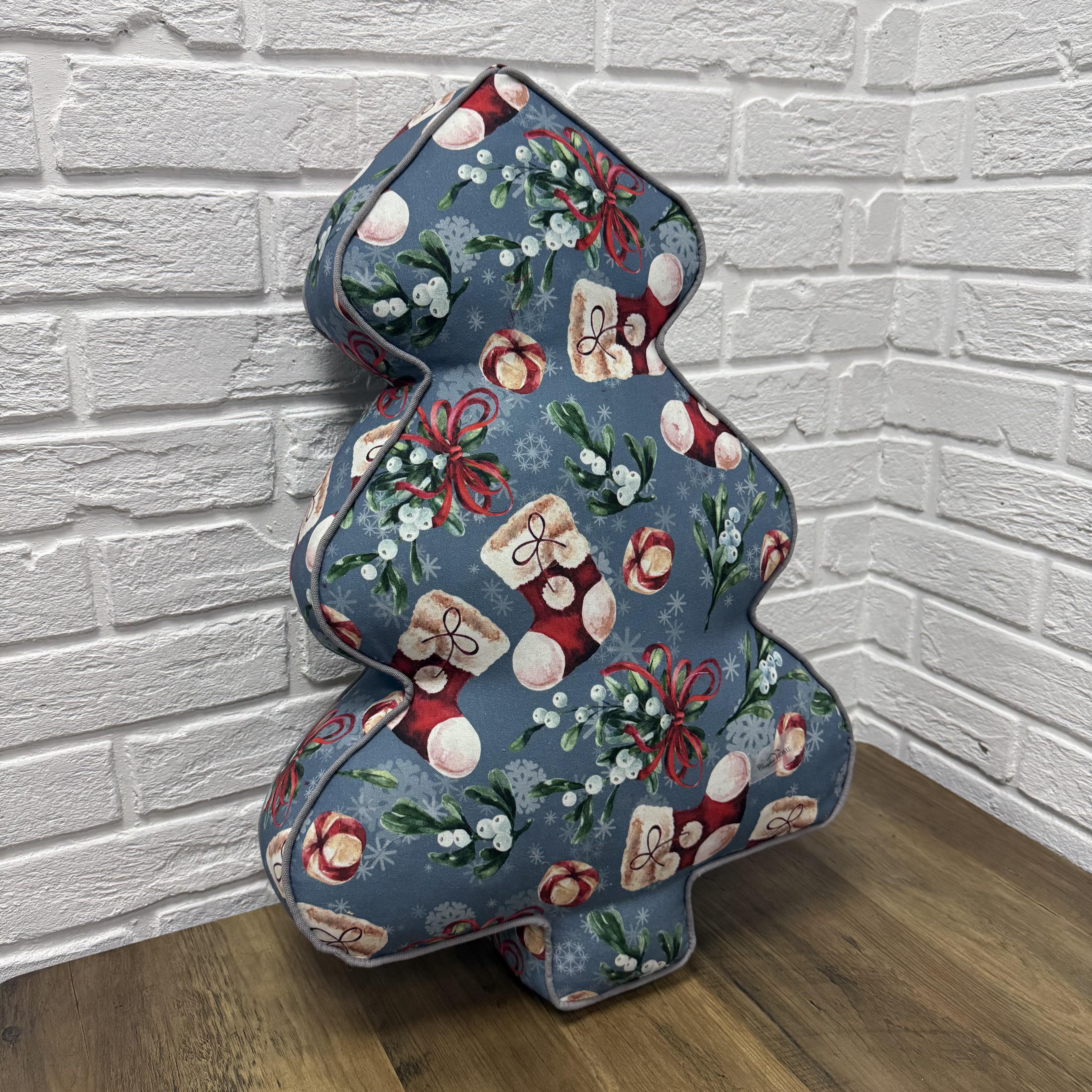 Подушка новогодняя Елка Comfort Home X-mas Red Socks 45х60 см