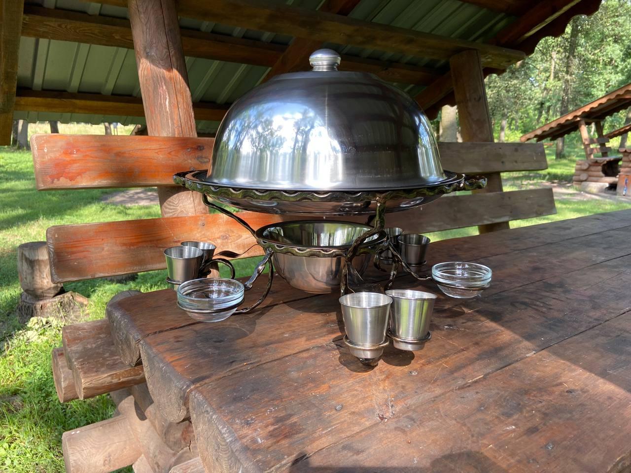 Садж для підігріву шашлика з соусницями і стопками 36 см та щипці - фото 5