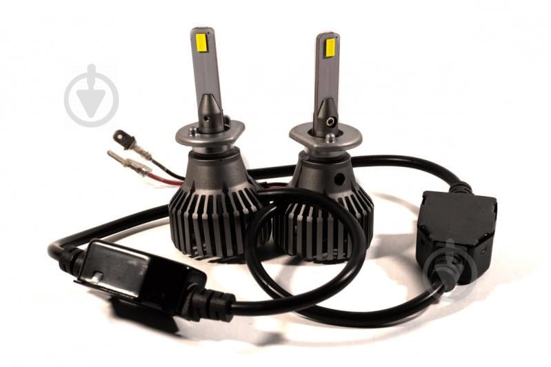 Комплект LED ламп HeadLight F1X H1 (P14,5s) 52W 12V 8400Lm с активным охлаждением (увеличенная светоотдача) Комплект LED ламп HeadLight F1X H1 (P14,5s) 52W 12V 8400Lm с активным охлаждением (увеличенная светоотдача)
