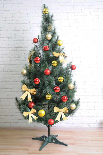 Искуственная сосна Tree Joy 1.8 м Заснеженная с подставкой Искуственная сосна Tree Joy 1.8 м Заснеженная с подставкой