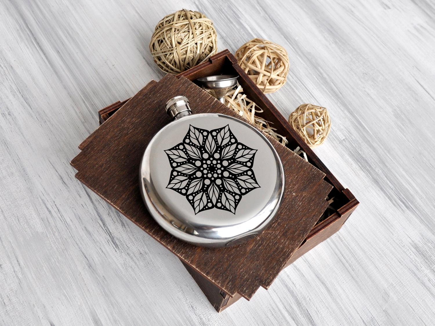 Фляга металева Фляга WoodPresentStudio Flower кругла в дерев'яній коробці 240 мл Фляга металева Фляга WoodPresentStudio Flower кругла в дерев'яній коробці 240 мл