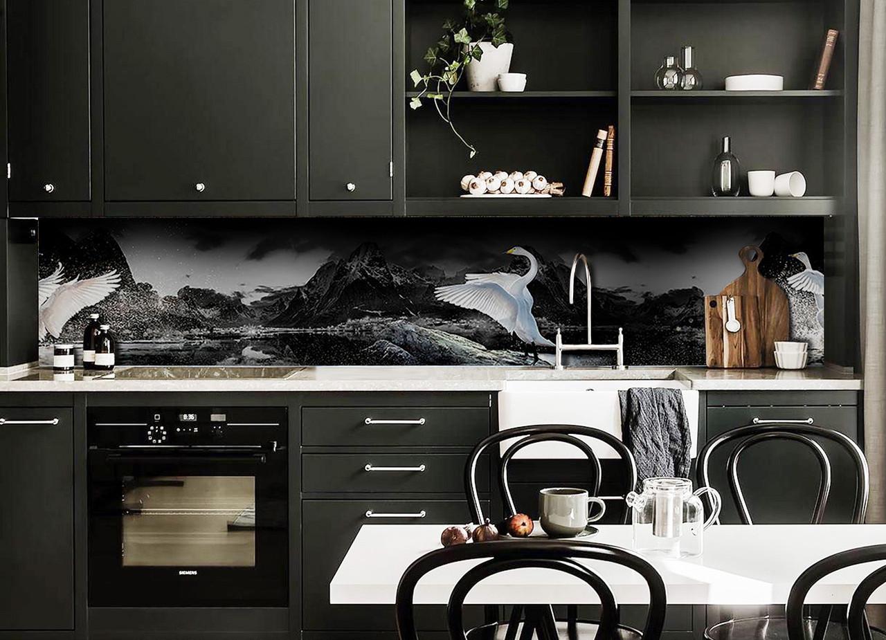 Кухонный фартук Лебеди и горы птицы из самоклеющейся виниловой пленки 60х300 см Черный