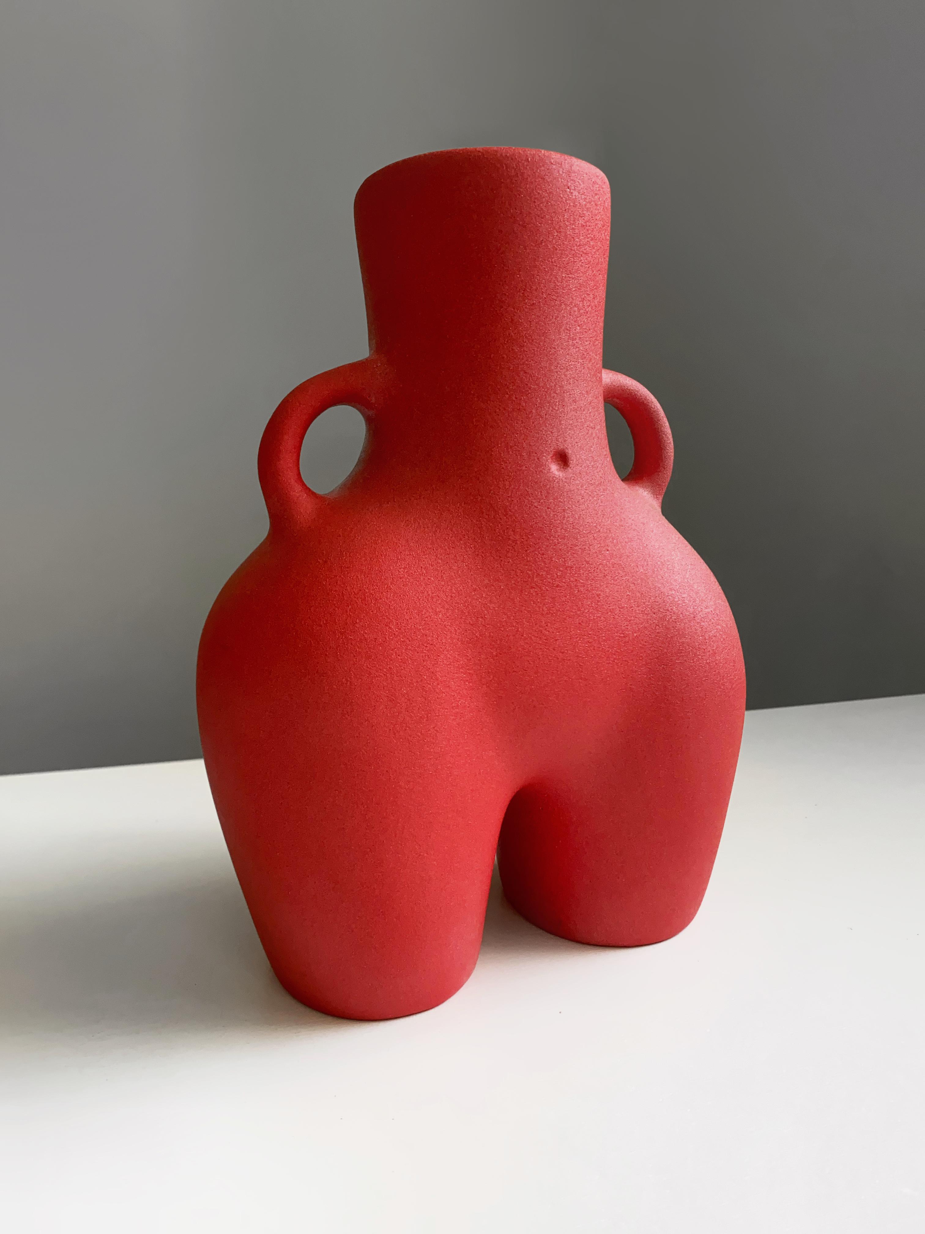 Ваза у формі жіночої попи Лола 25х18 см Червоний - фото 3