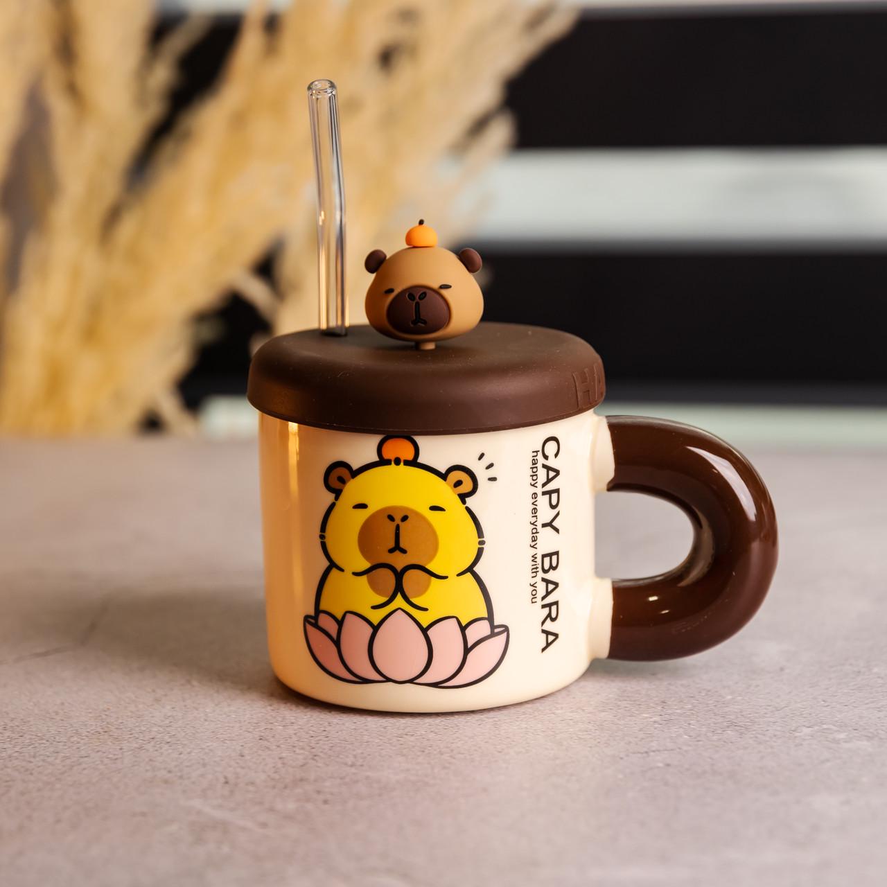 Чашка фарфоровая Капибара на кувшинке с крышкой и трубочкой 400 мл (FM-27B)