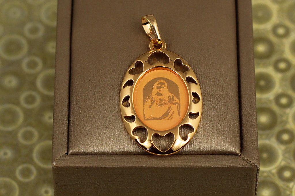 Ладанка Xuping Jewelry овальная с Иисусом гравюра 3,2 см Золотистый (29219314)