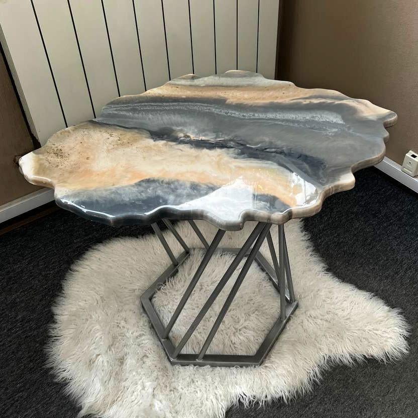 Столик журнальний фігурний з епоксидної смоли Зріз каменю 70х50 см