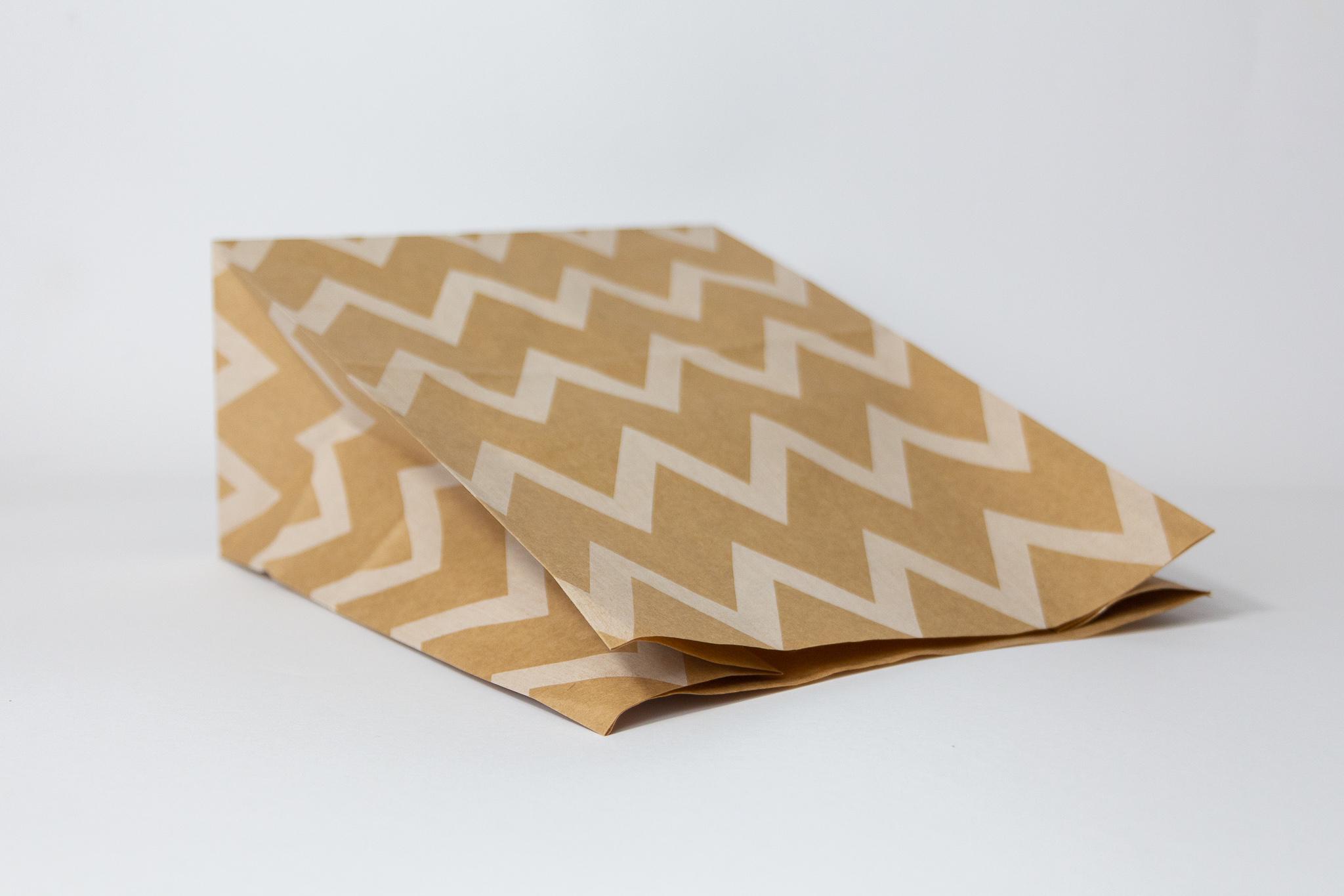 Пакет подарочный бумажный с рисунком орнамент зиг-заг без ручек 210х120х290 мм 50 шт. - фото 3