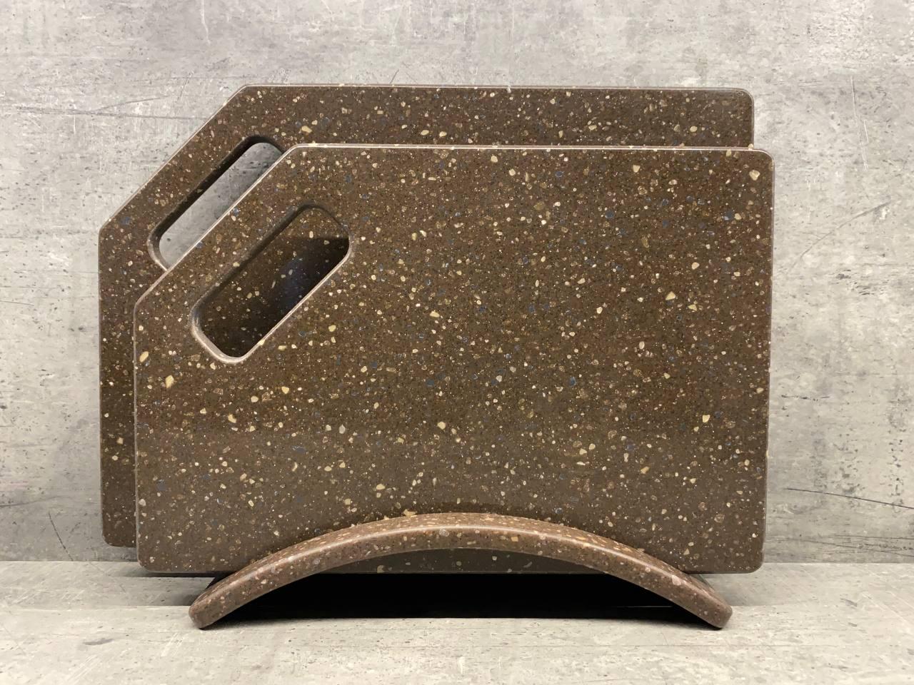 Набір дощок кухонних Cacao Umber із штучного каменю на підставці 2 шт. (212) - фото 1 Набір дощок кухонних Cacao Umber із штучного каменю на підставці 2 шт. (212) - фото 1