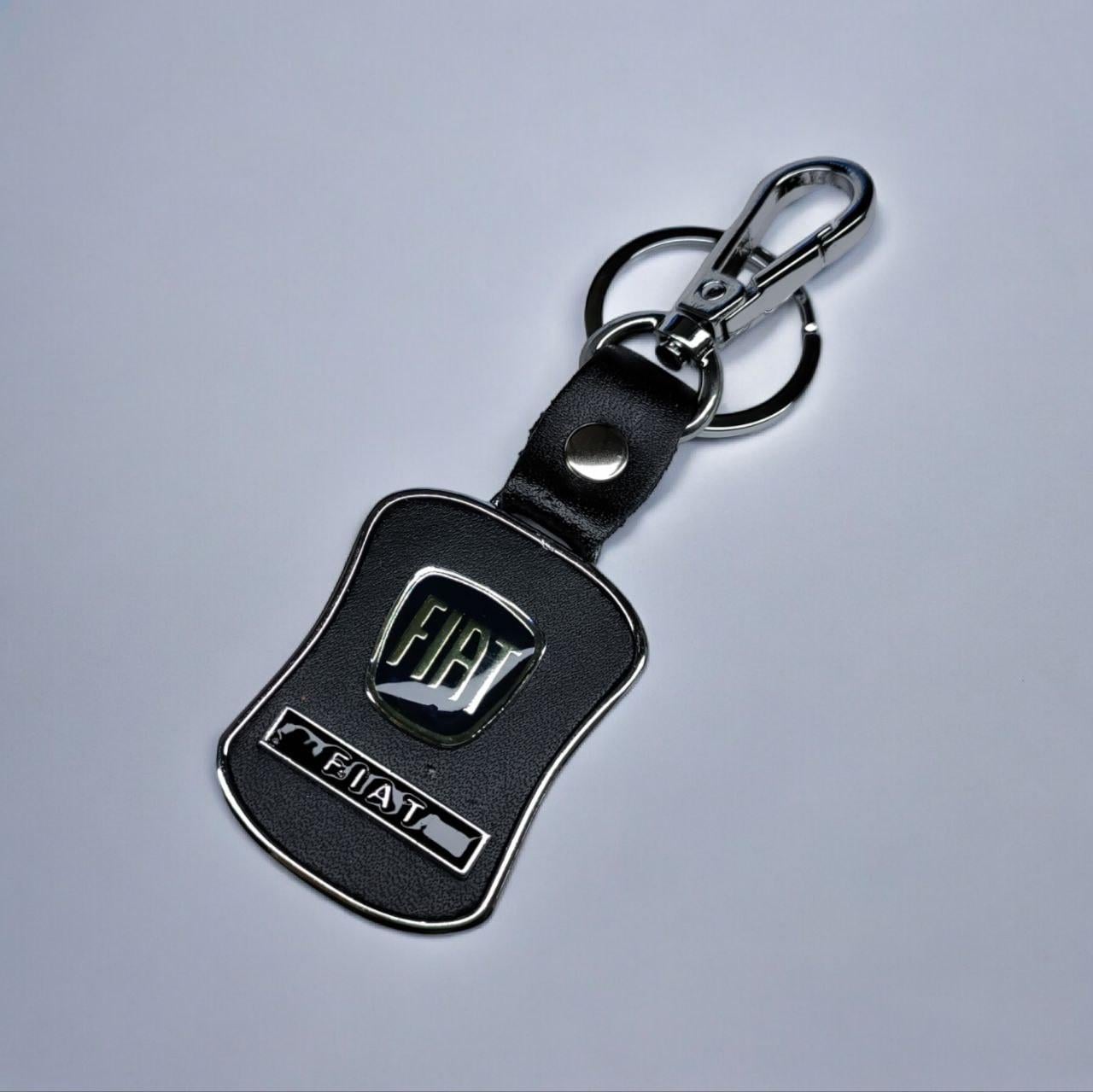 Брелок с логотипом авто Fiat металлический со вставками натуральной кожи карабин с кольцом (2229622745)