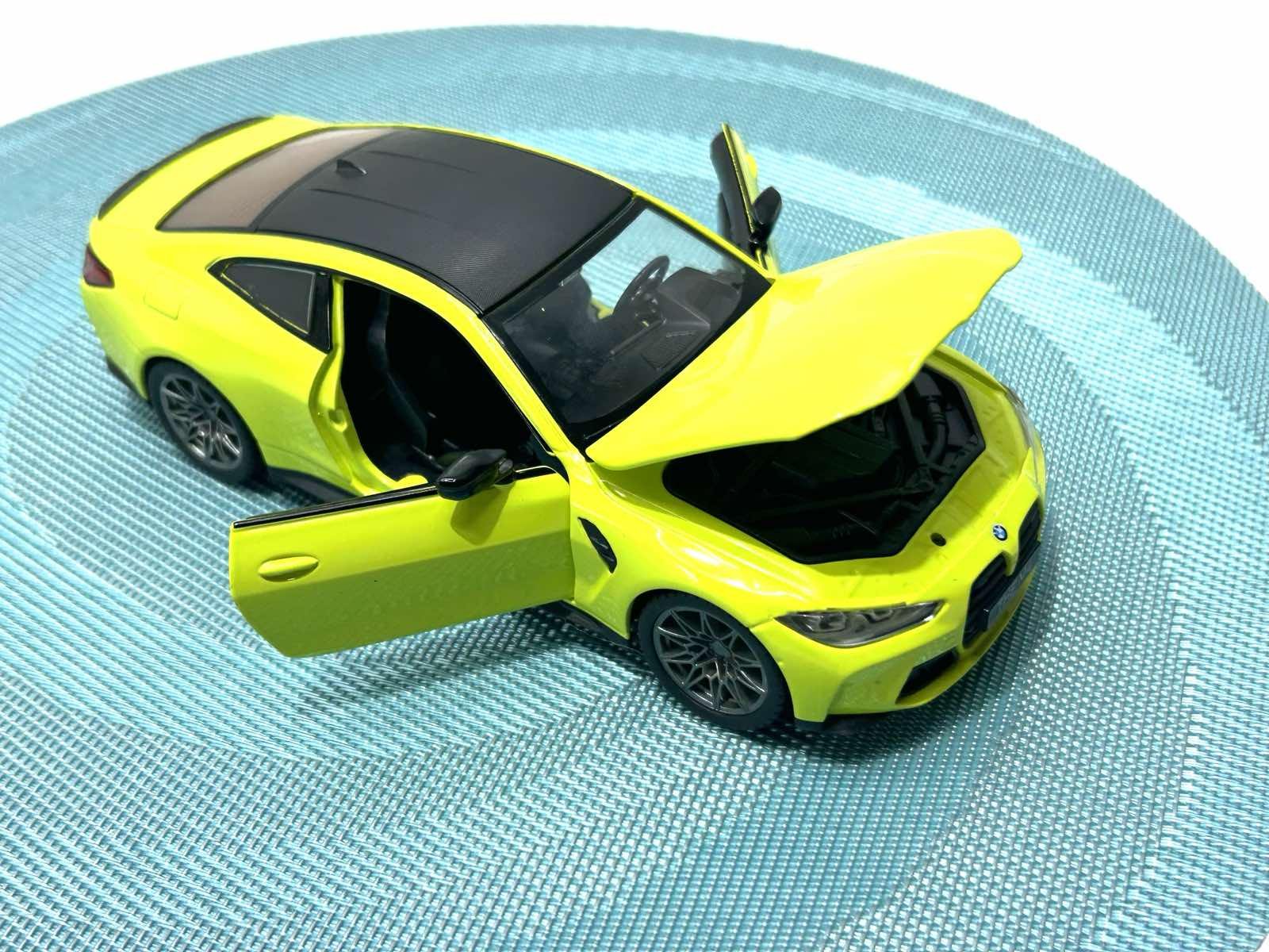 Машинка Автопром инерционная 1:24 BMW M4 металл звук/свет/открывающаяся дверь/капот Желтый (68280A)