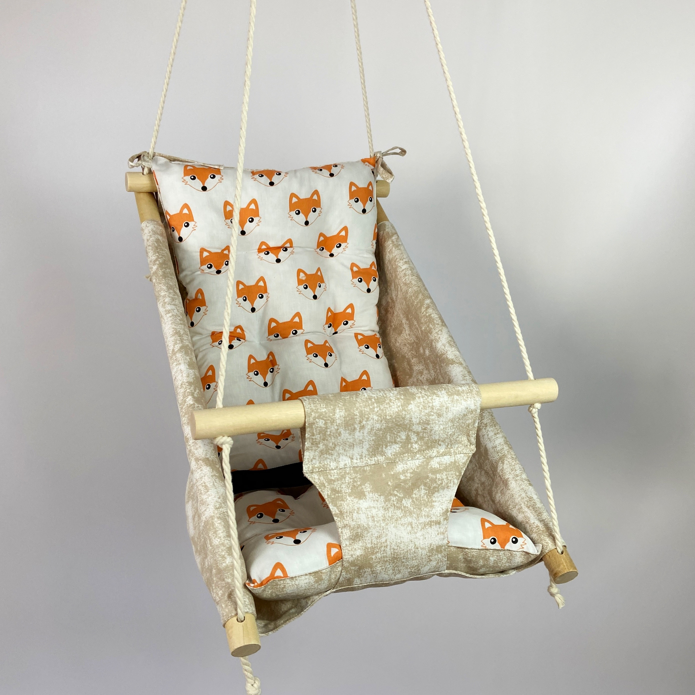 Дитяча гойдалка підвісна Колиханка водовіштовхувальна тканина з лисичками Бежевий (gs-8686)