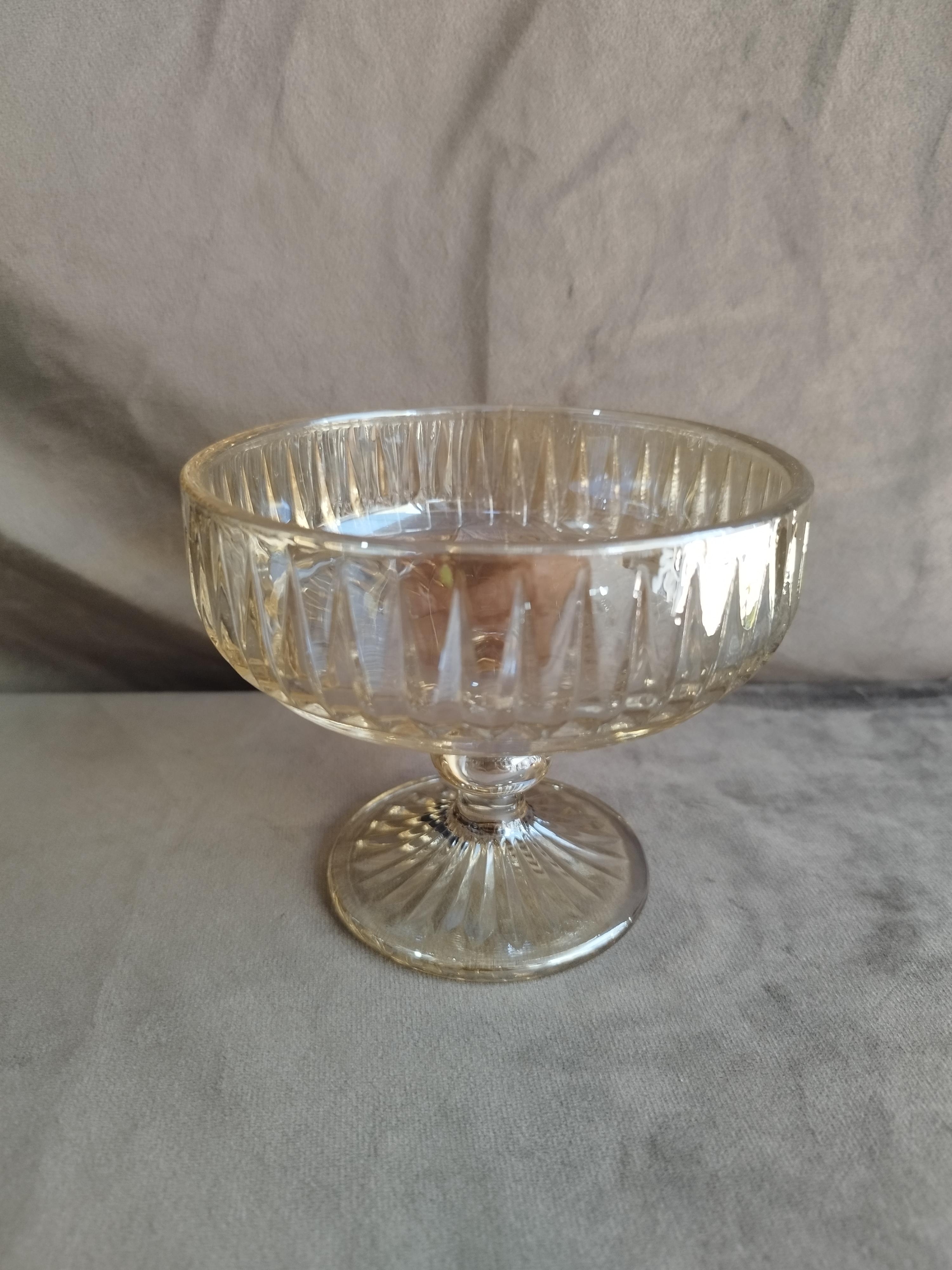 Набор креманок YIWU стеклянных 300 мл 6 шт. Светло-золотистый (HP-19-31-4) Набор креманок YIWU стеклянных 300 мл 6 шт. Светло-золотистый (HP-19-31-4)