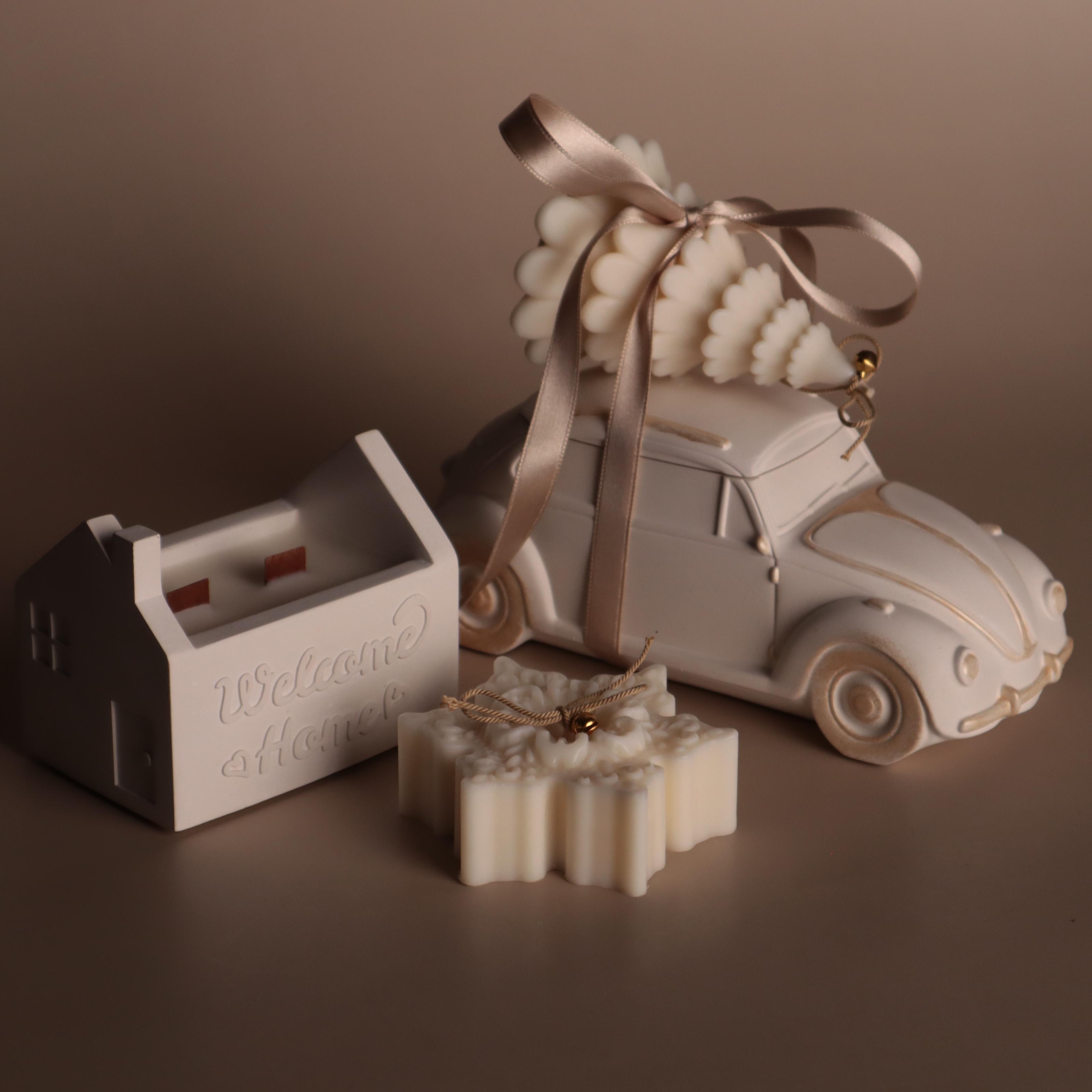 Подарунковий набір аромасвічок Wax Harmony Ваніль Машинка з ялинкою/Будиночок Welcome Home та Сніжинка Білий (300581)