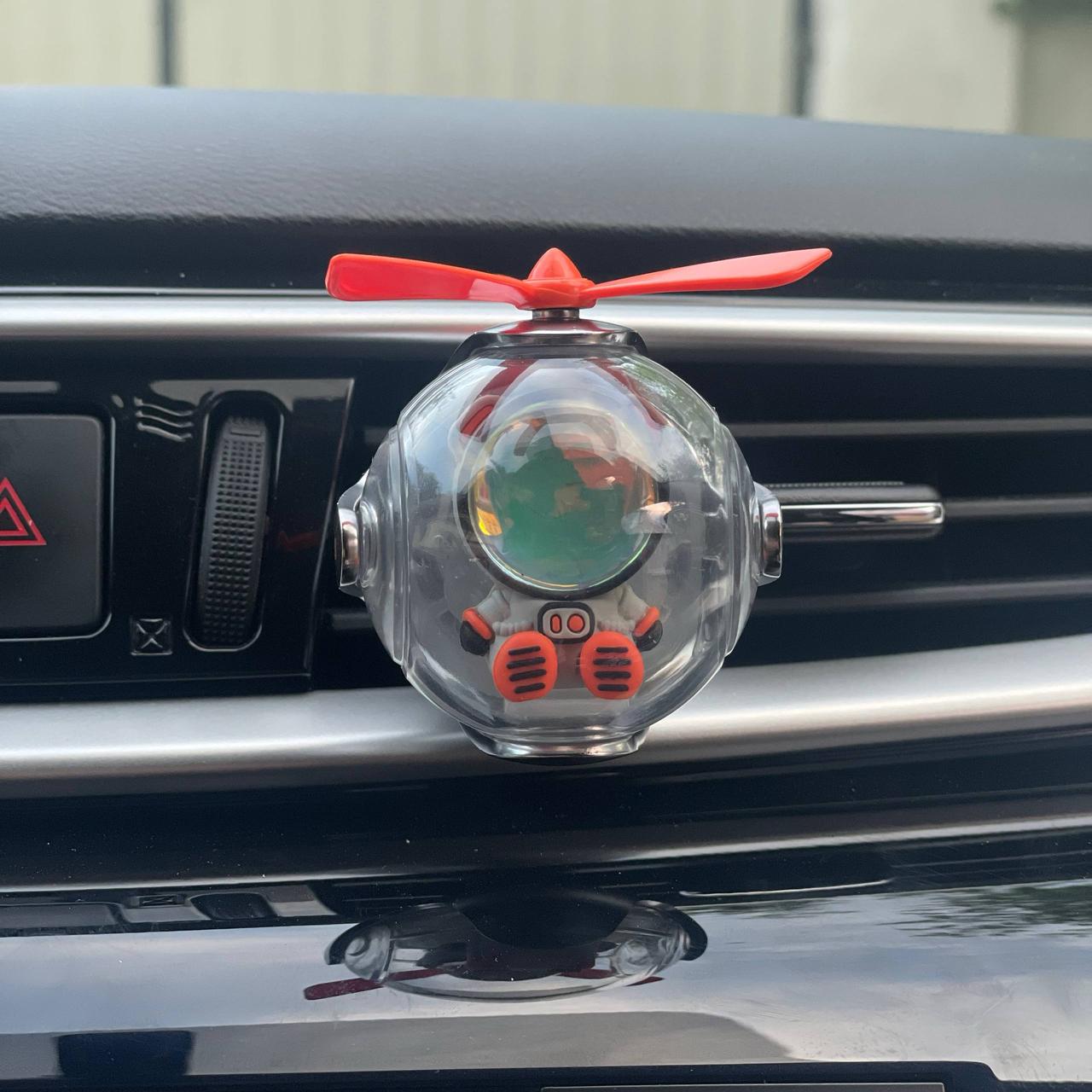 Ароматизатор для авто на решетку Spaceman (909) - фото 2