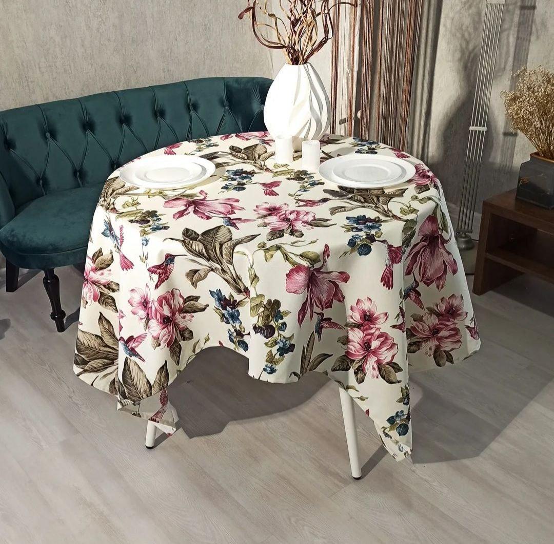 Скатертина кругла Le maison de Garny Рожеві колібрі запилюють квіти 150 см (21-10231)