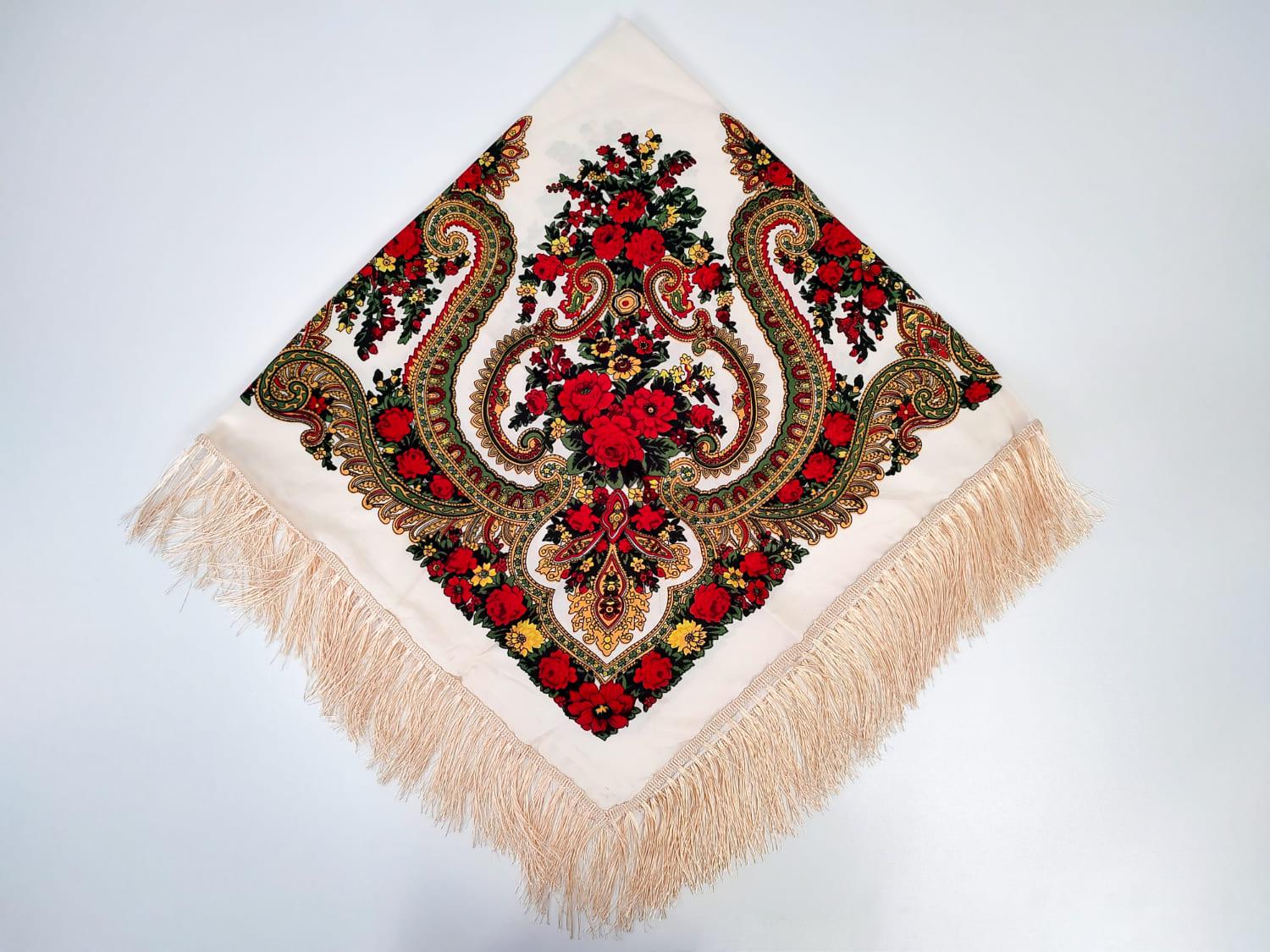 Платок цветочный орнамент 120х120 см Молочный М47 (29416907)