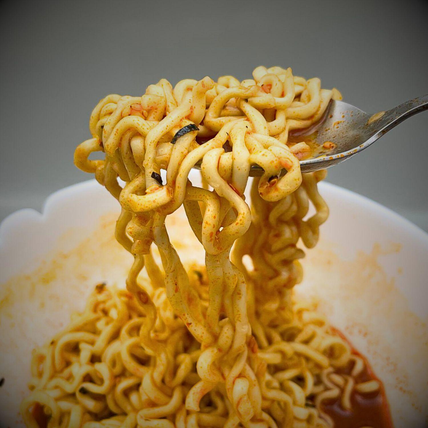 Лапша острая Buldak Samyang Ramen Cheese Chicken с творожным соусом 140 г (BUL-C-C-1) - фото 4 Лапша острая Buldak Samyang Ramen Cheese Chicken с творожным соусом 140 г (BUL-C-C-1) - фото 4