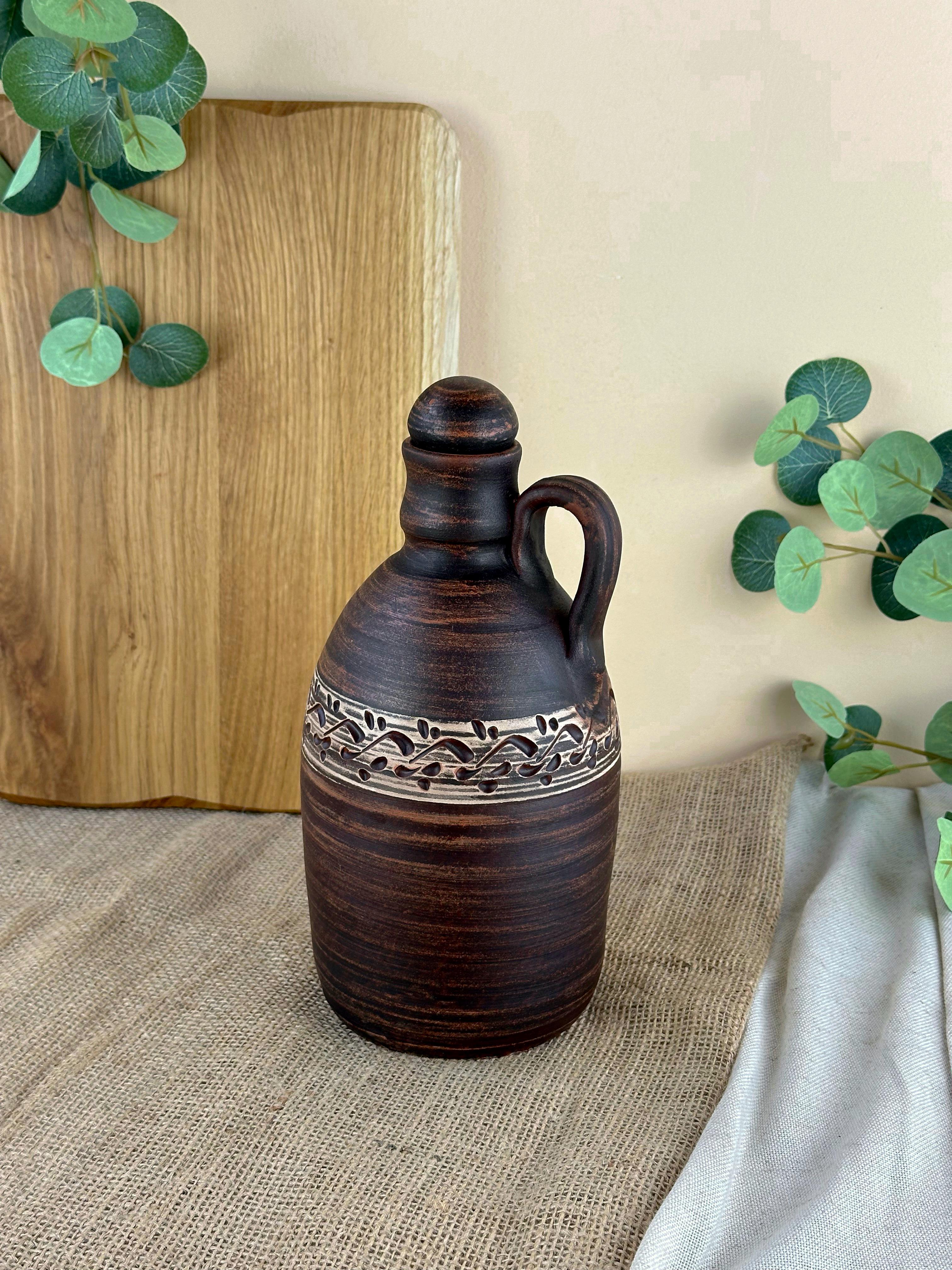 Штоф с ручкой глиняный резной Гражда Ангоб 1,5 л (13001-43)
