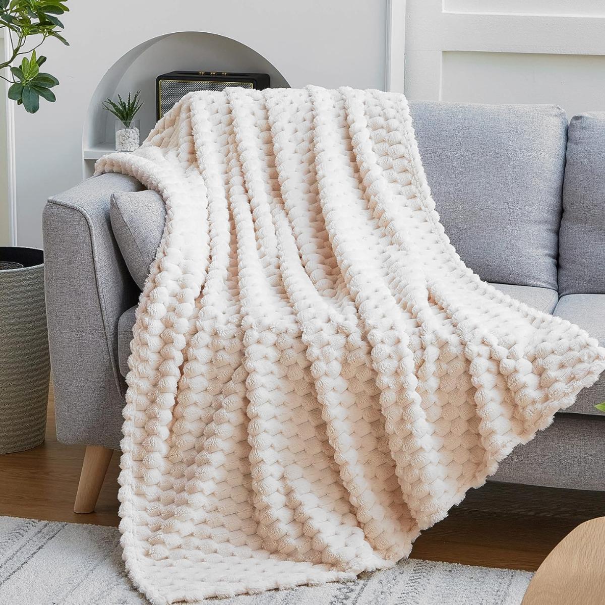 Плед Koloco великий 3D Візерунок 220х240 см Молочний - фото 1 Плед Koloco великий 3D Візерунок 220х240 см Молочний - фото 1