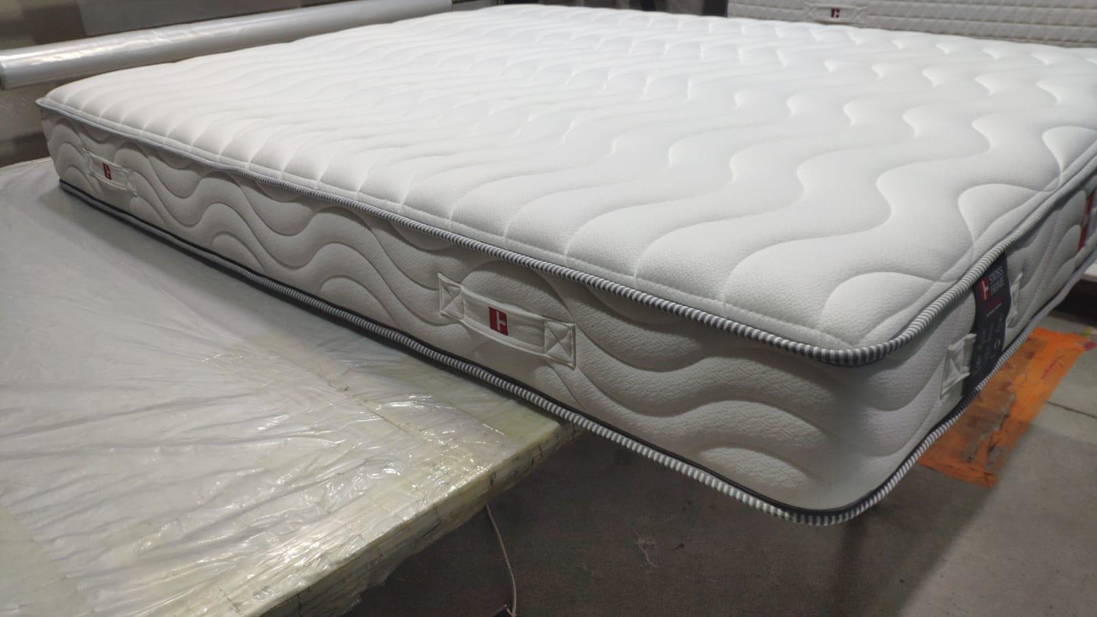 Матрас беспружинный ортопедический SwissHome Basel 22 см 140х200 см (Basel22140) - фото 3 Матрас беспружинный ортопедический SwissHome Basel 22 см 140х200 см (Basel22140) - фото 3